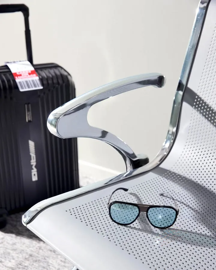 Beweise auf Reisen guten Geschmack – mit edlen Accessoires aus der Mercedes-Benz Collection.
